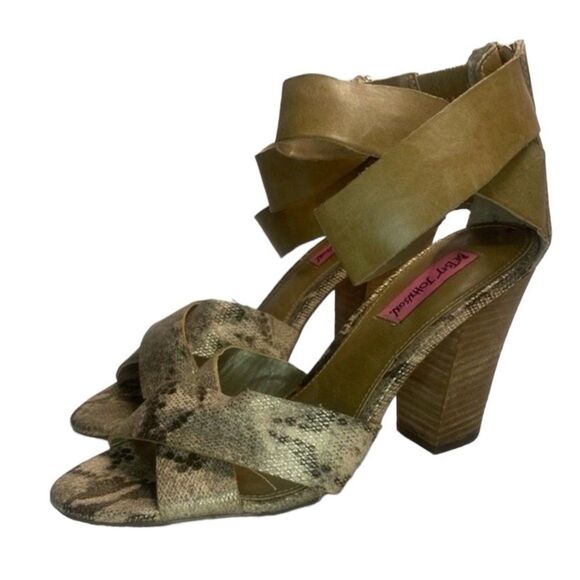 Betsey Johnson Tan Bazar Vegan Faux Leather Snakeskin Print Strap Heels 7.5M - Picture 1 of 10
